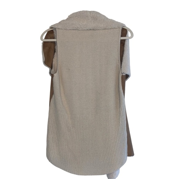 Romeo & Juliet Couture Sherpa winter vest - in great condition - women’s size M - Picture 2 of 7